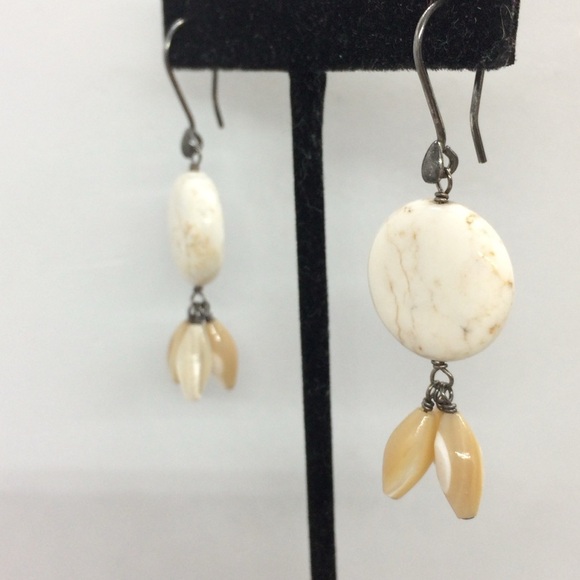 !!SOLD!! 3/$30 VINTAGE MACY'S GENUINE STONE SHELL EARRING MOP STERLING SILVER - Picture 10 of 12